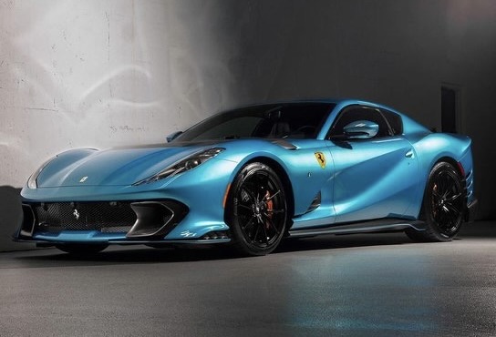 フェラーリ812コンペティツィオーネ：特別仕様モデル「Verde Menthe Livrea Tricolore」