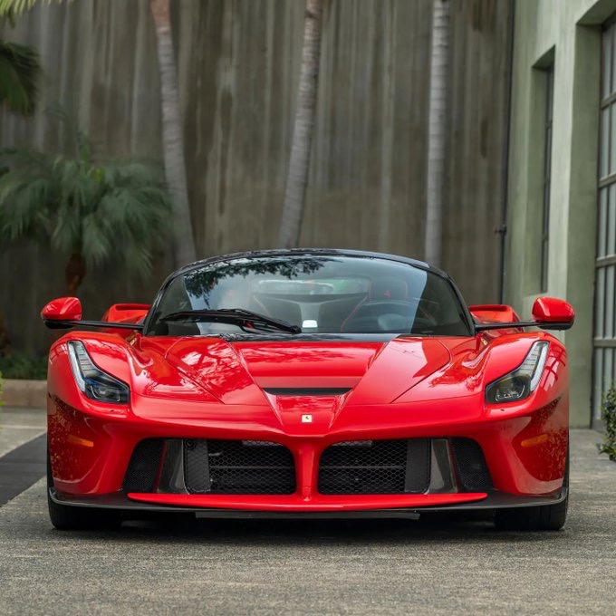 究極のフェラーリ、2017年式 LaFerrari Aperta — 世界限定210台の至高の一台