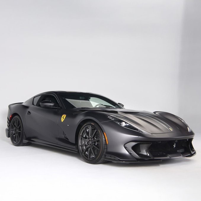 究極の一台──テーラーメイド仕様の「Ferrari 812 Competizione」登場【走行わずか229マイル】
